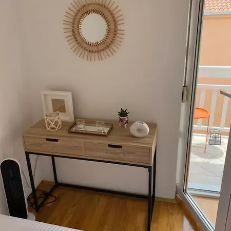 Lavanda Mit Balkon Podstrana
